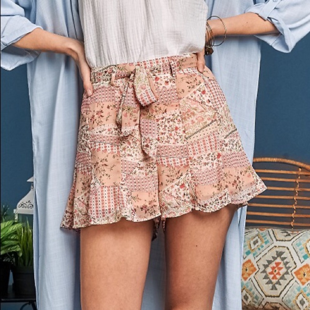 Printed pleated short with belt